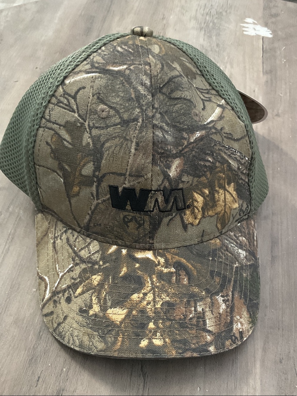 Realtree Camouflage WM Logo Mesh Back Cap in Green